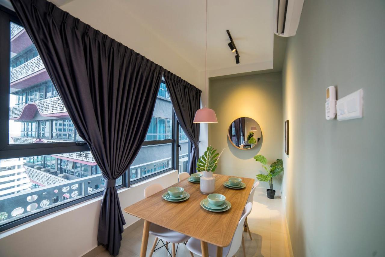 Arte Klcc Designer By Cobnb Apartment