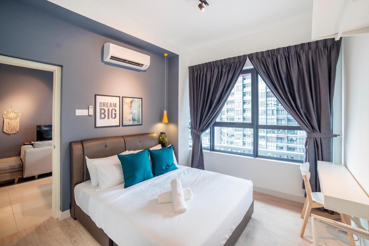 Arte Klcc Designer By Cobnb Apartment *
