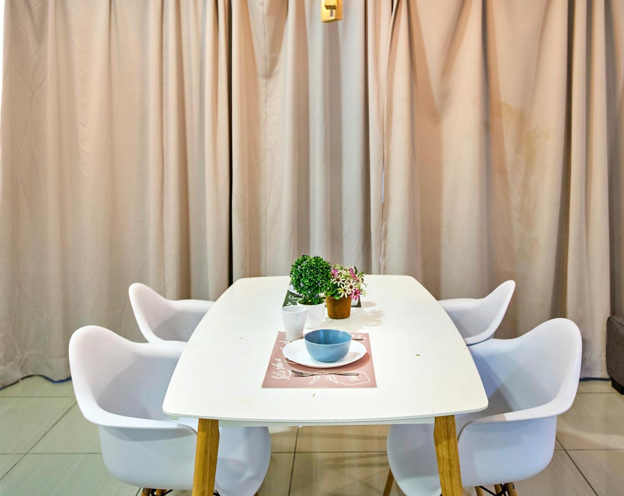 Arte Klcc Designer By Cobnb Apartment *
